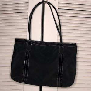 Black tote bag with pink cheetah pattern inside.